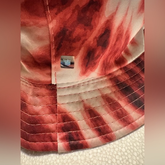 Washington Commanders Redskins NFL
Bucket Hat Cap Tie Dye Reversible
Adult - Picture 5 of 8